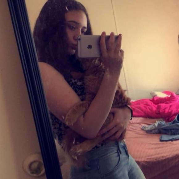 Meet your Posher, Olivia - Picture 1 of 1